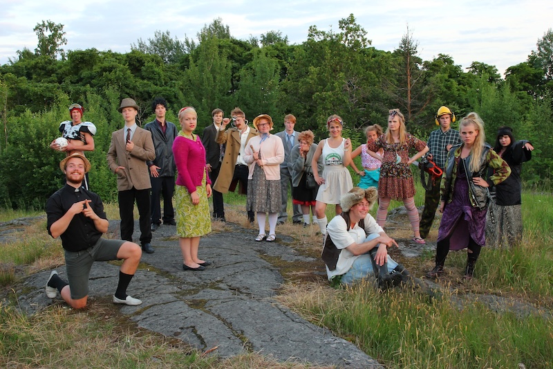 Kylä - musta farssi 2013